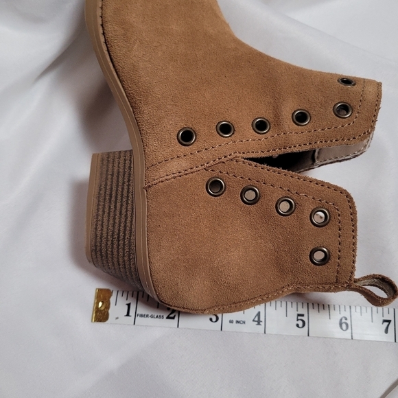 Skechers NWOT Women's Lasso Tan Booties Leather Size 9 Memory Foam Insole - Picture 11 of 11